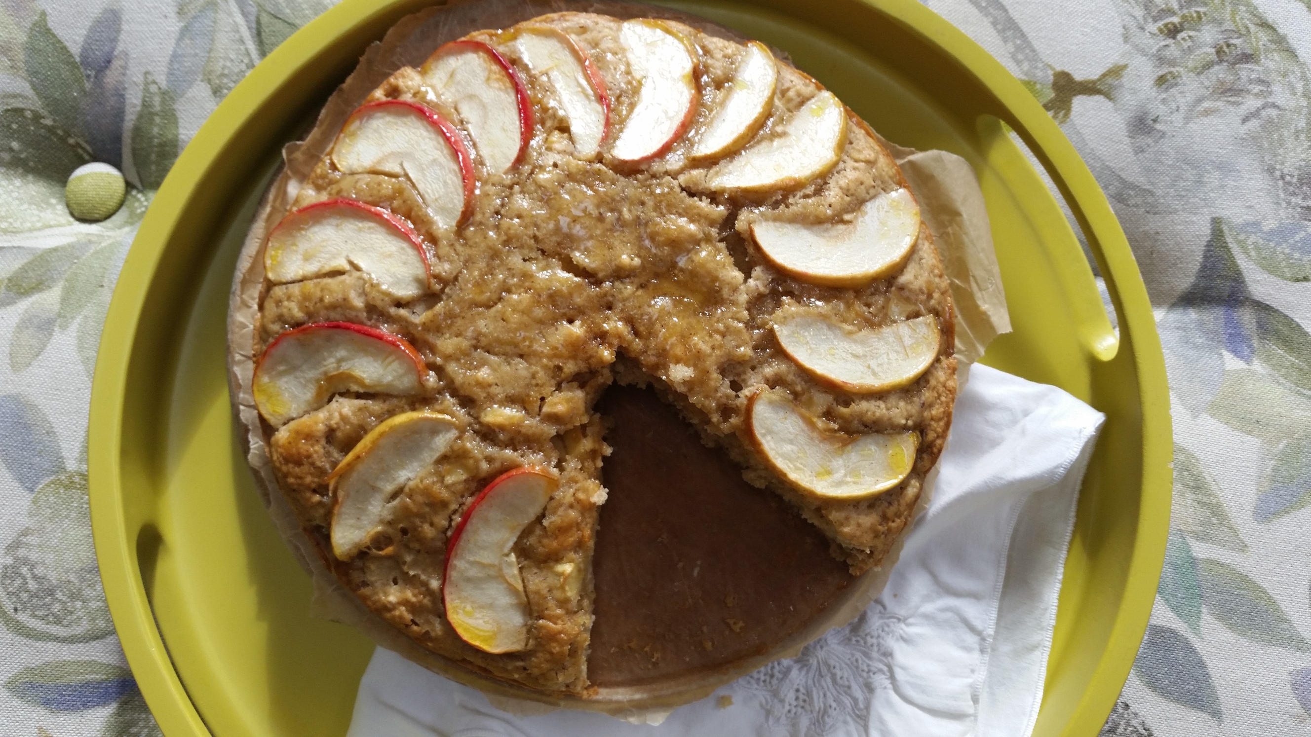 Spiced swedish apple cake