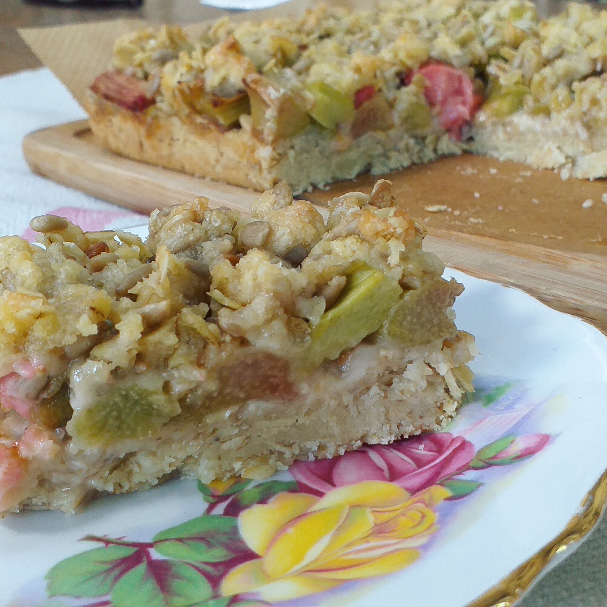 rhubarb crumble slices