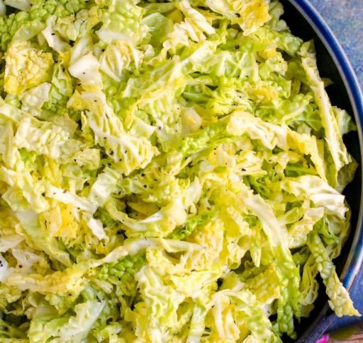 sliced green cabbage 