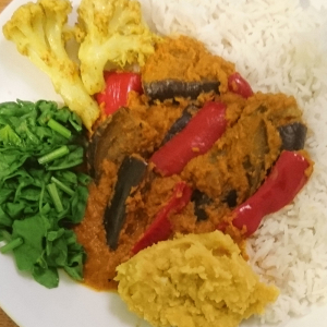 Aubergine and red pepper curry